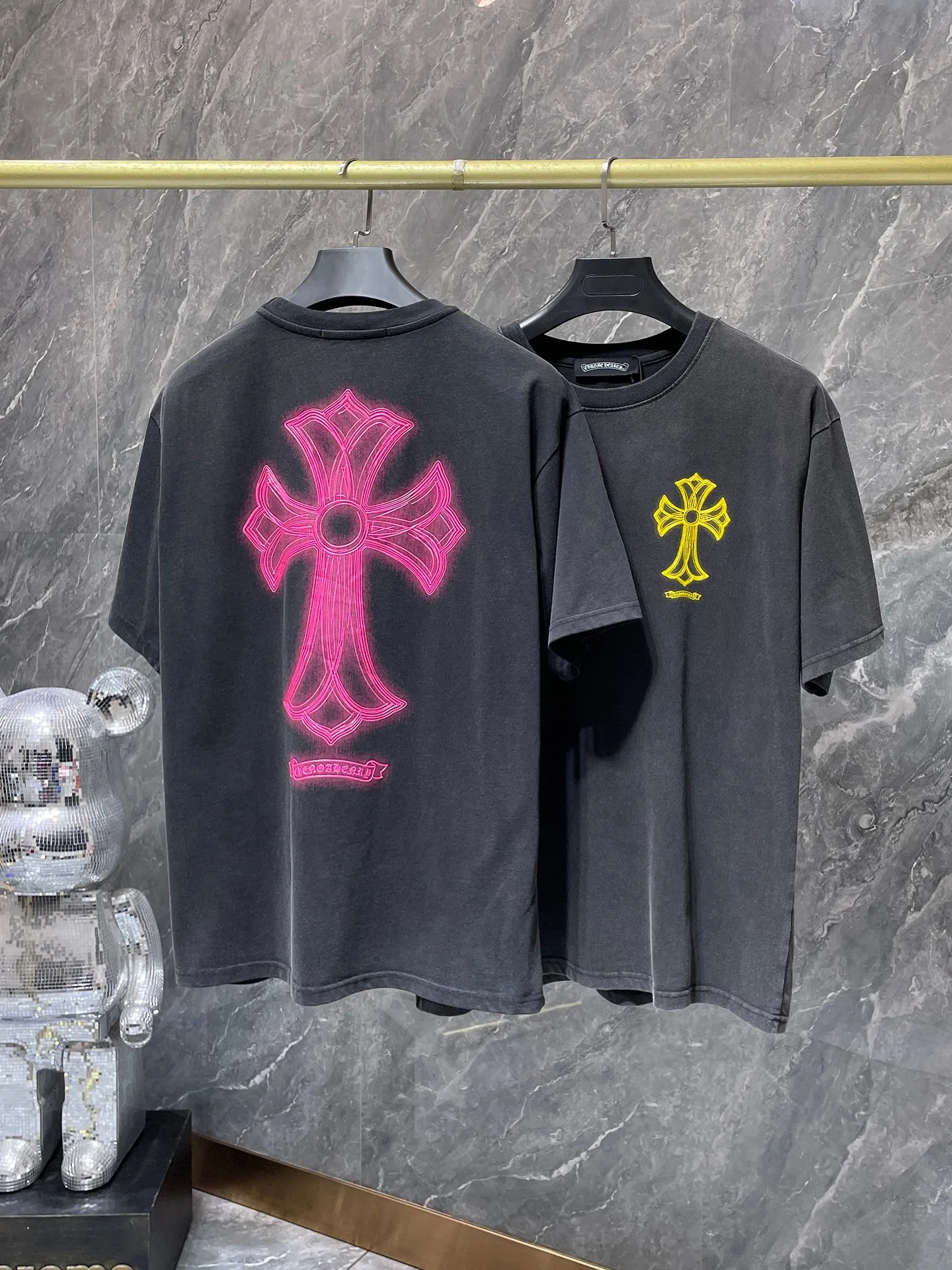 P166 New Chrome Hearts 25ss washable model for summer! ! High-weight, environmentally friendly and high-quality top-quality fabric 280g Crow Sanskrit cross foamed short-sleeves. Counter synchronization. 1:1 replica version. Recommended color: black. Size: S, M, L, XL.
